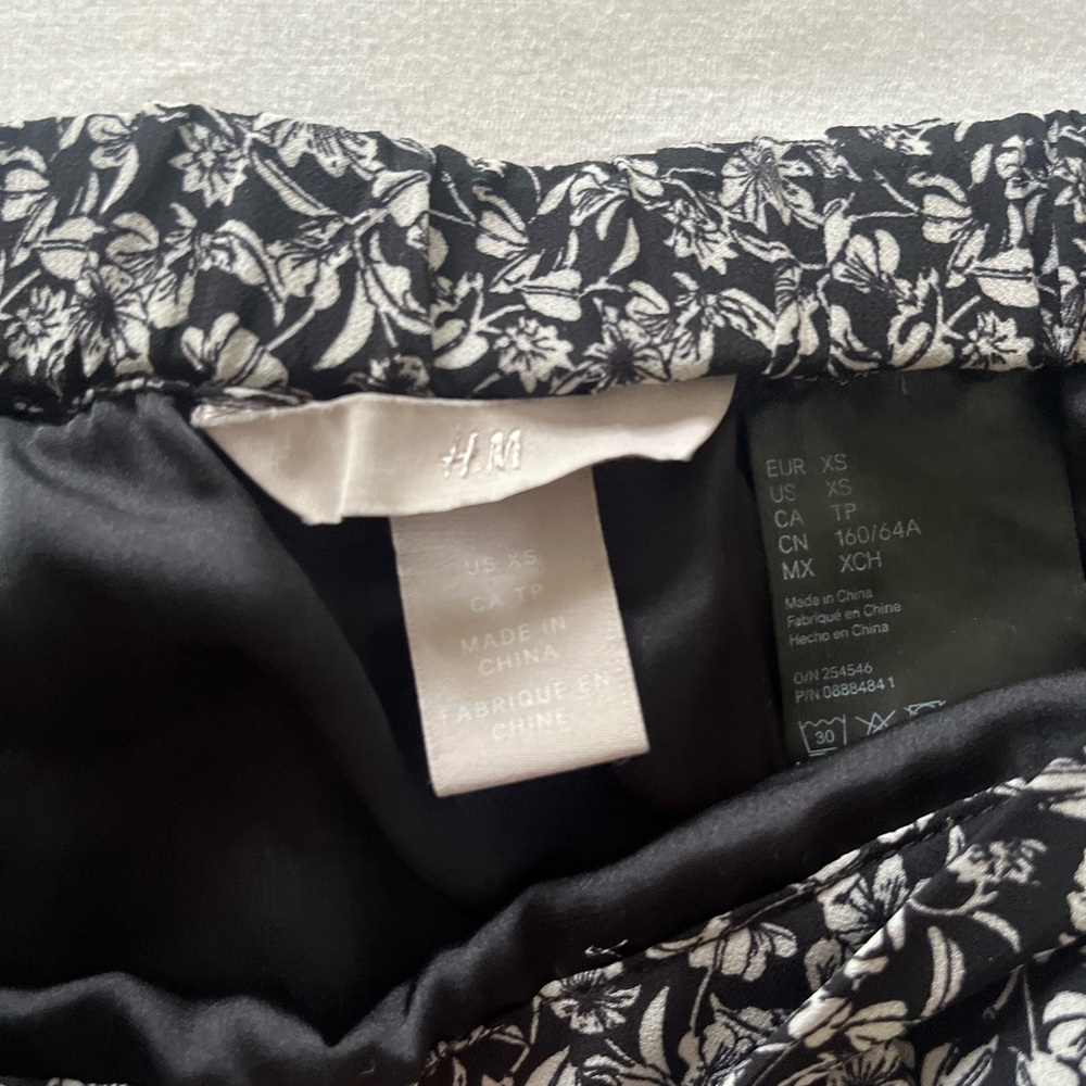 H&M Black and White A-Line Skirt - Picture 4 of 4